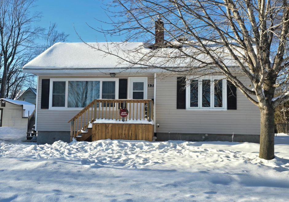 17-adam-dixon-avenue-south-stormont-ontario-x12576376