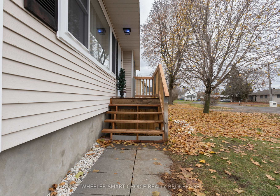 17-adam-dixon-avenue-south-stormont-ontario-x12576376