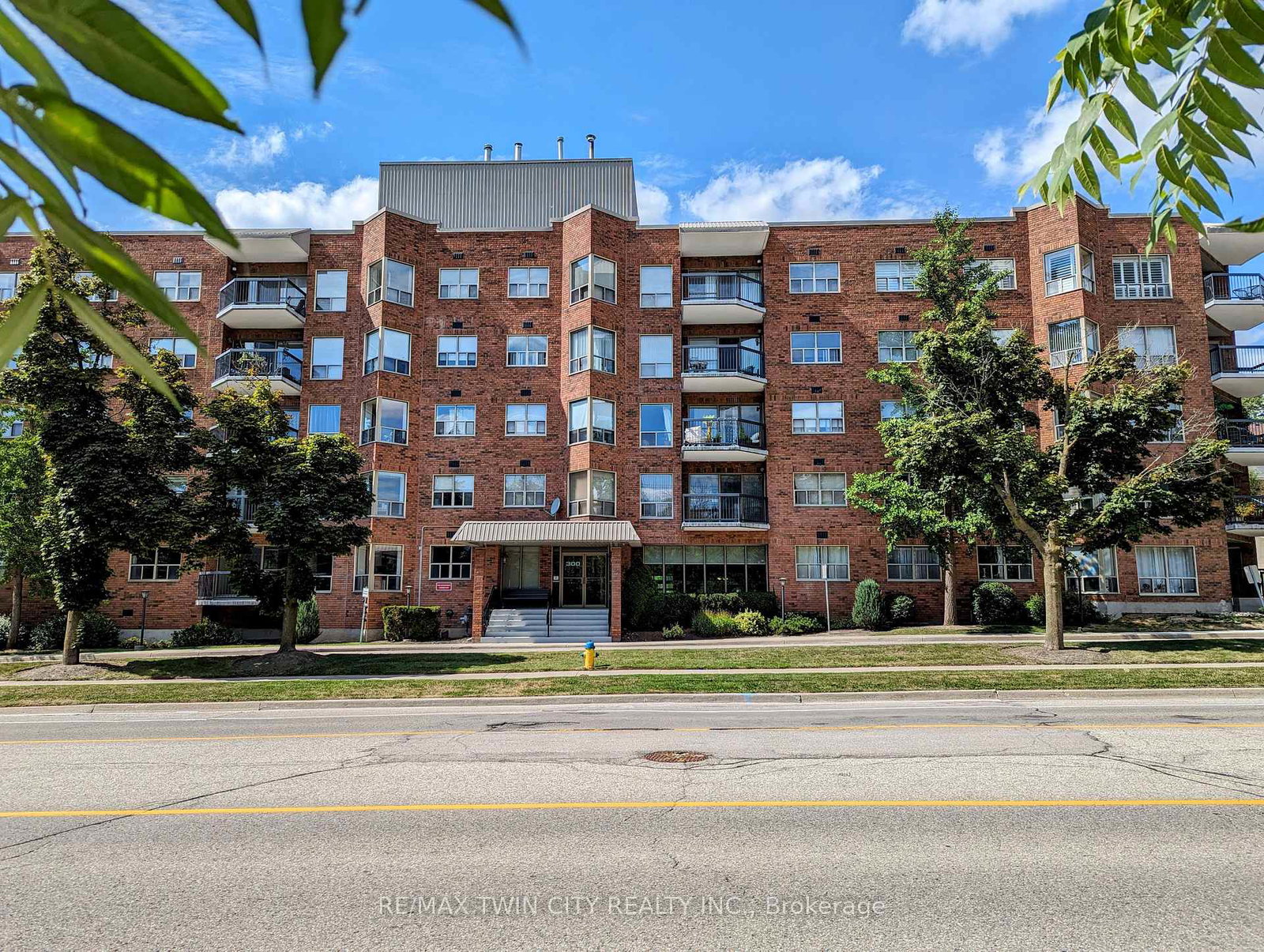300-keats-way-waterloo-ontario-x12577472