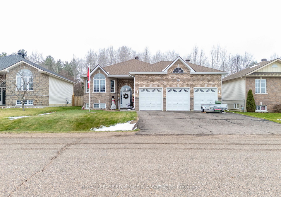 655-fairview-avenue-s-laurentian-valley-ontario-x12579700