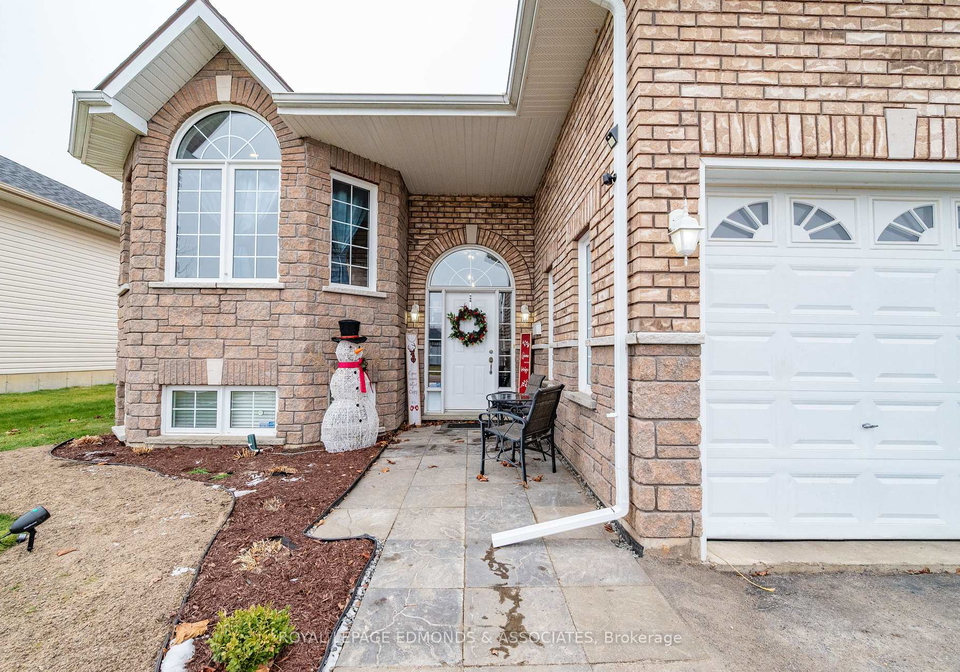 655-fairview-avenue-s-laurentian-valley-ontario-x12579700