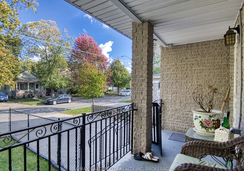 61-concord-avenue-st-catharines-ontario-x12580168