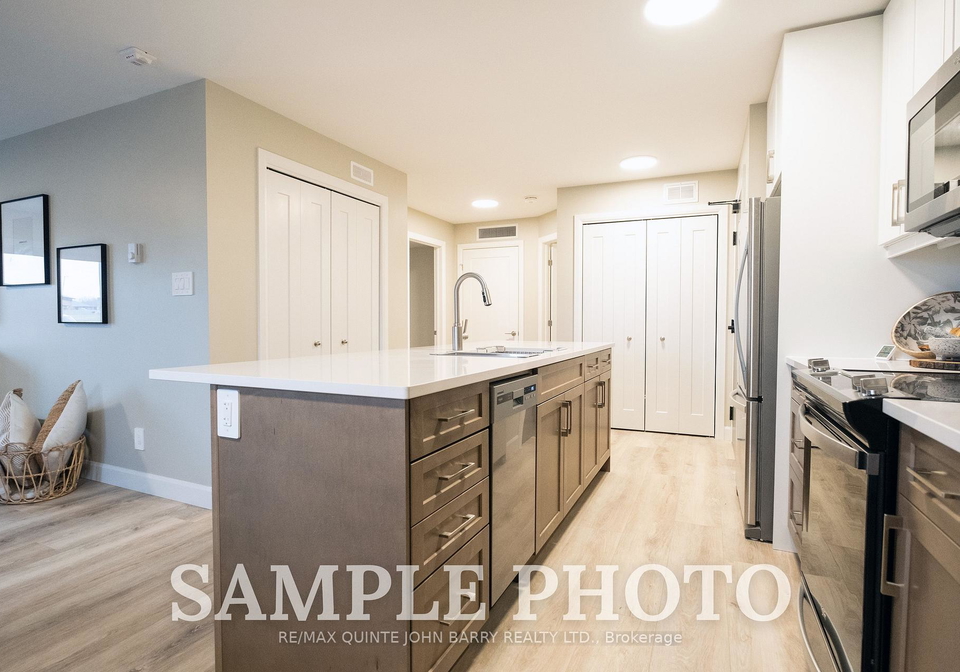 201-10-hillside-meadow-drive-quinte-west-ontario-x12581454
