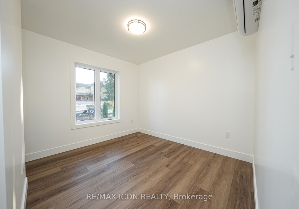 218-e-ardross-street-north-middlesex-ontario-x12590382