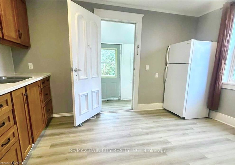 33-bute-street-north-dumfries-ontario-x12594022
