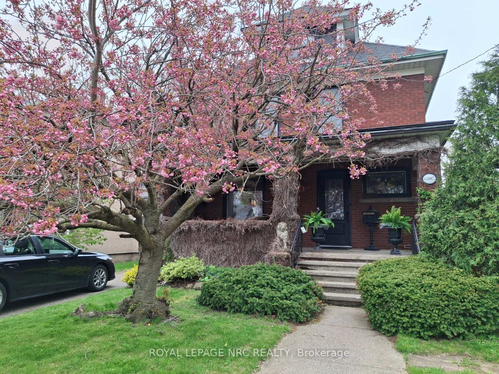6107-barker-street-niagara-falls-ontario-x12594982