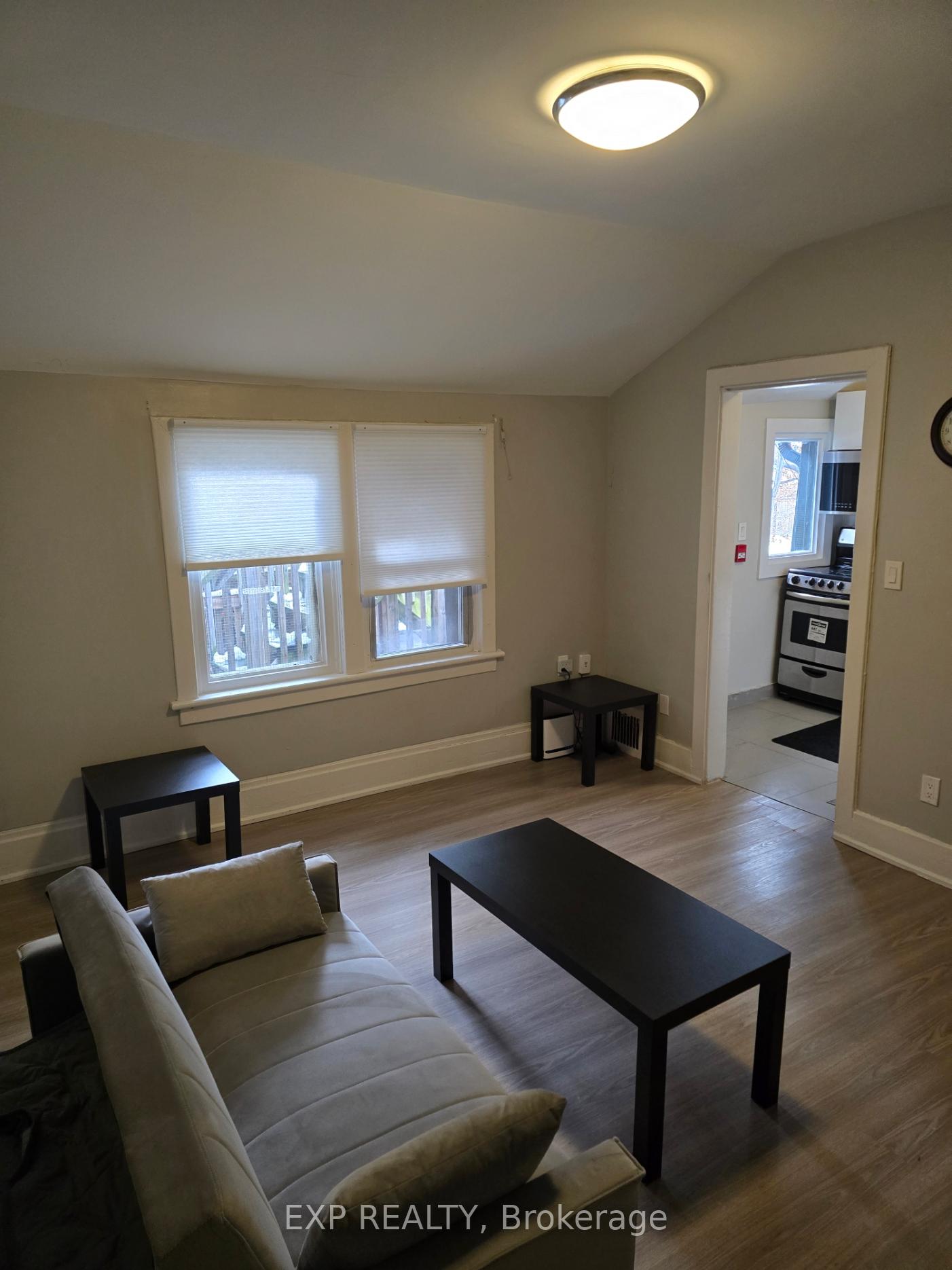 70-victoria-avenue-s-hamilton-ontario-x12595402