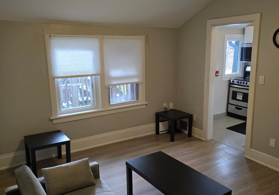 70-victoria-avenue-s-hamilton-ontario-x12595402