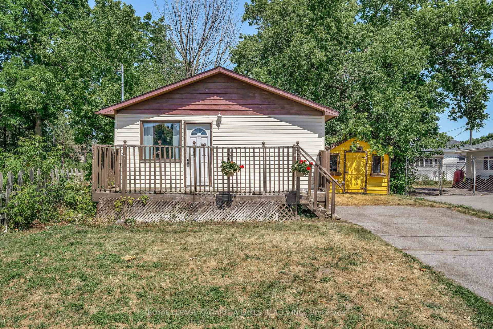 4-bond-street-e-kawartha-lakes-ontario-x12595422