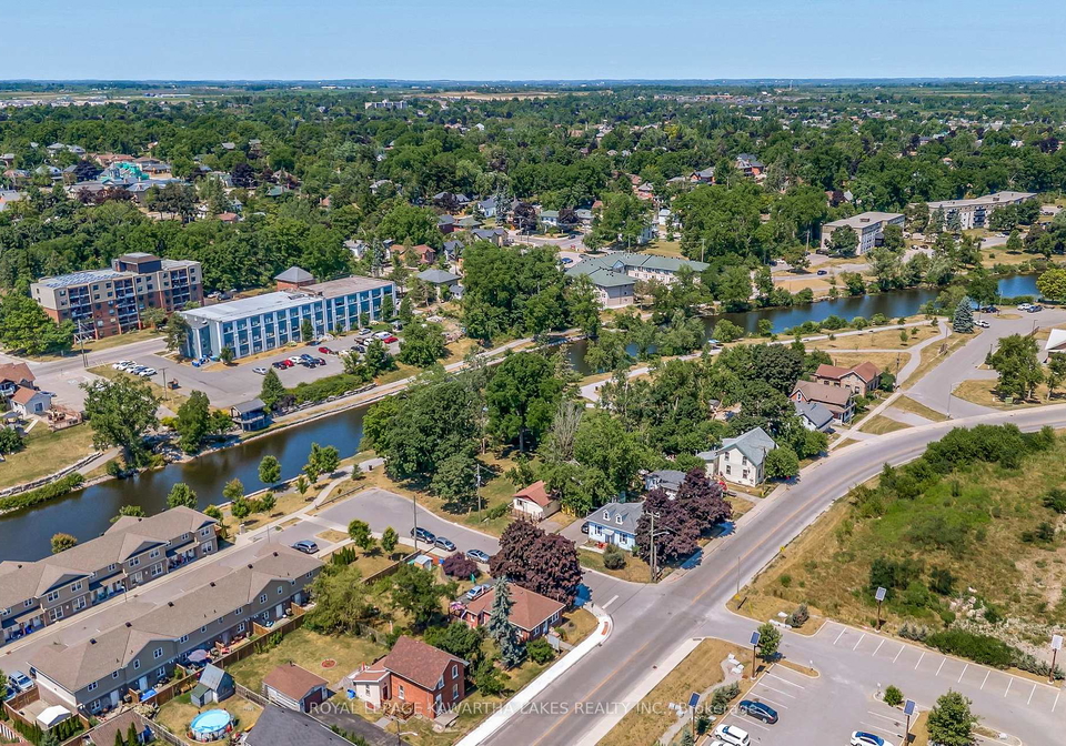 4-bond-street-e-kawartha-lakes-ontario-x12595422