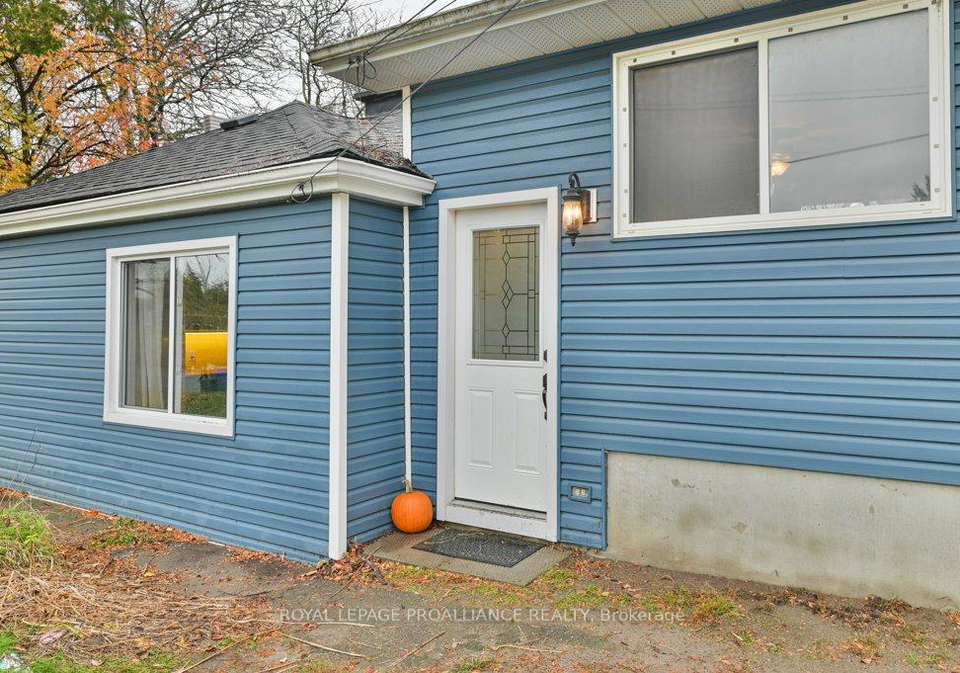 1643-county-road-5-quinte-west-ontario-x12595650