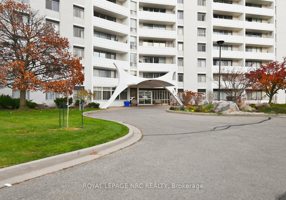 15-towering-heights-boulevard-st-catharines-ontario-x12597368
