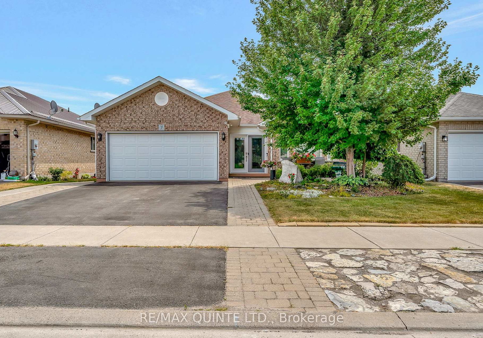 7-chestnut-drive-belleville-ontario-x12597570