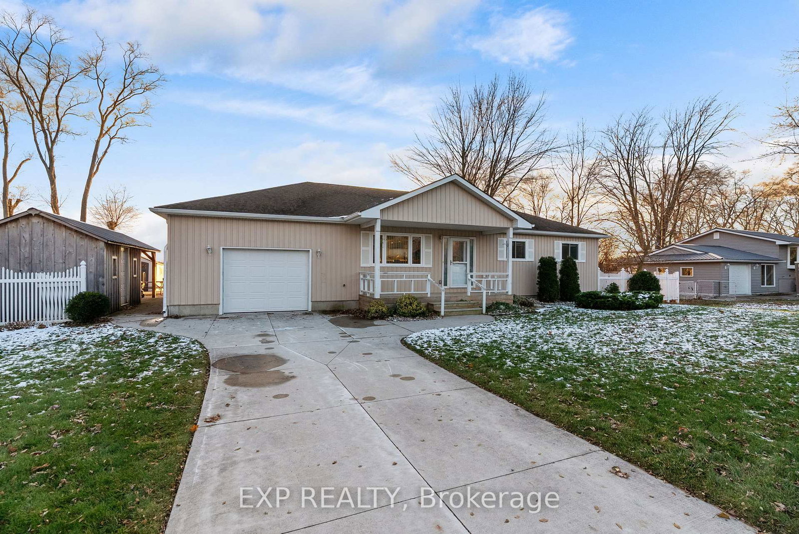 8459-lazy-lane-lambton-shores-ontario-x12600010