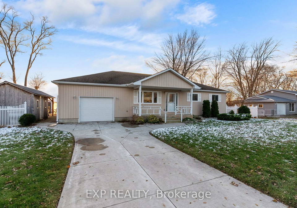 8459-lazy-lane-lambton-shores-ontario-x12600010