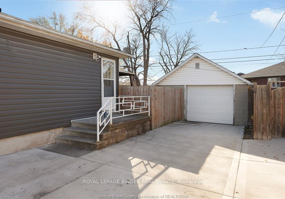 2065-dominion-boulevard-w-windsor-ontario-x12600294