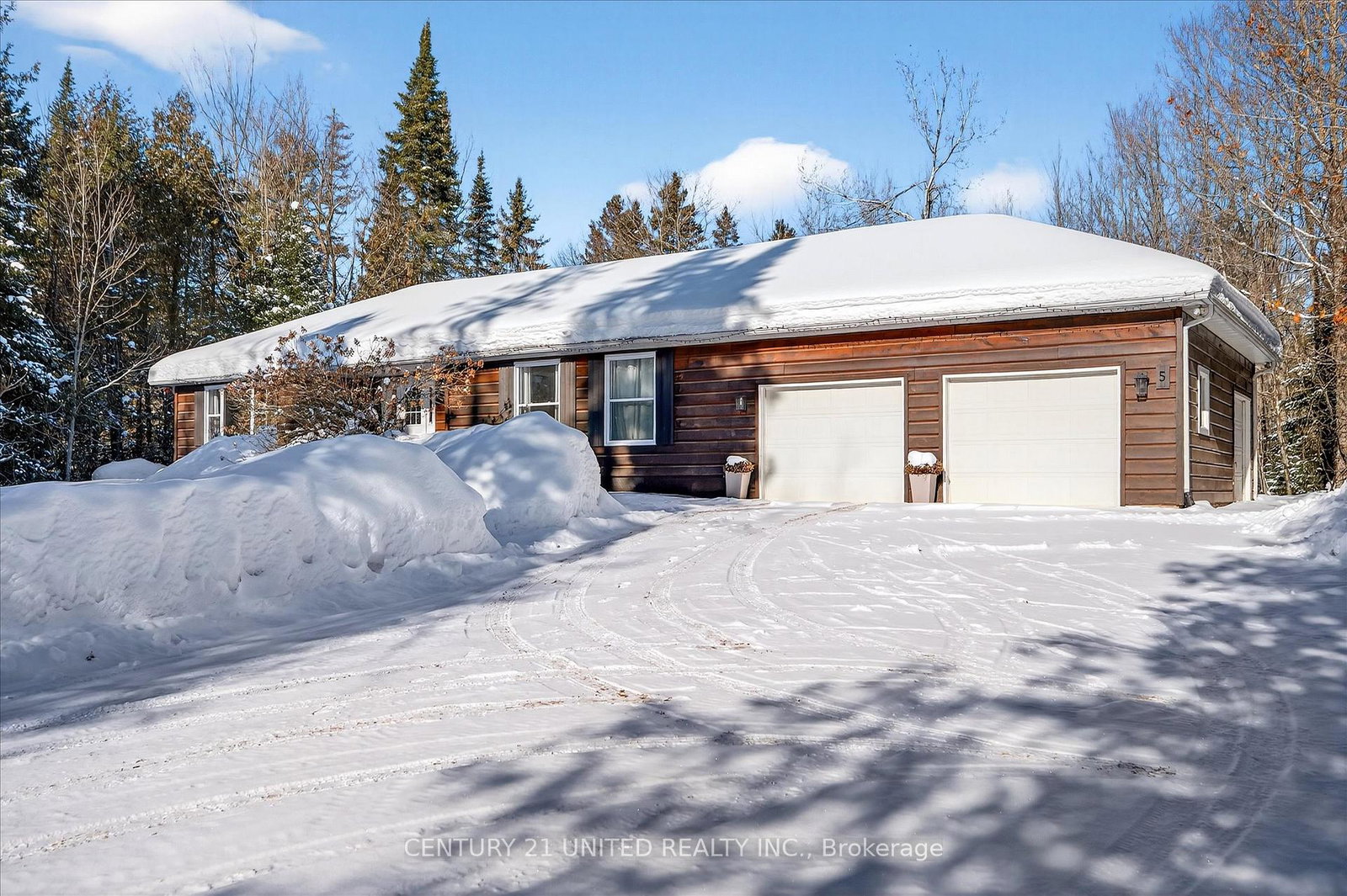 5-fire-route-46-trent-lakes-ontario-x12600734