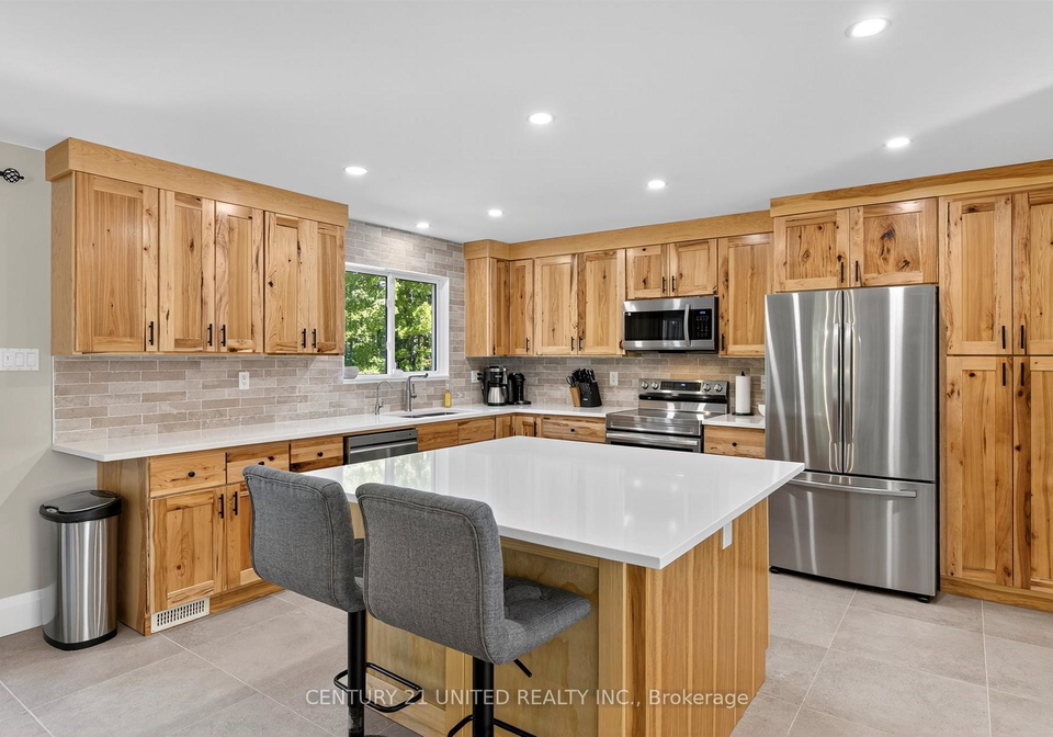 5-fire-route-46-trent-lakes-ontario-x12600734