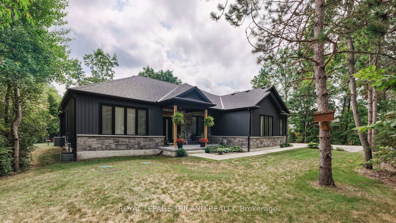 8443-goosemarsh-line-lambton-shores-ontario-x12600816