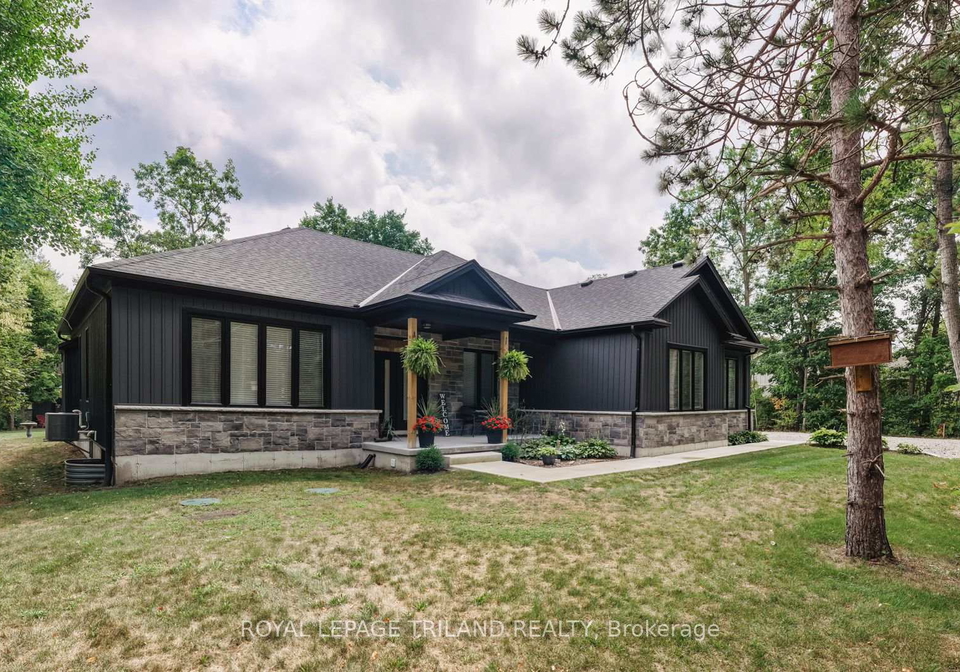 8443-goosemarsh-line-lambton-shores-ontario-x12600816