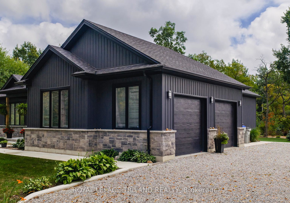 8443-goosemarsh-line-lambton-shores-ontario-x12600816