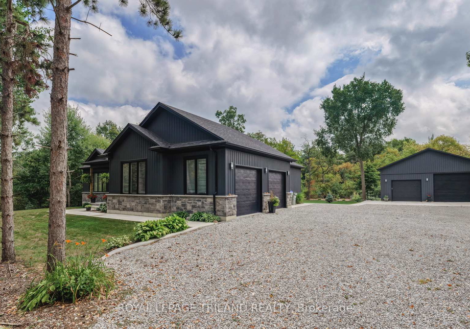 8443-goosemarsh-line-lambton-shores-ontario-x12600816