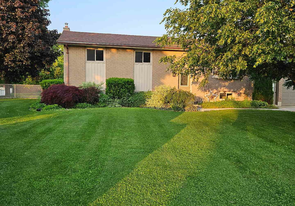 18-hawthorn-crescent-north-middlesex-ontario-x12605254
