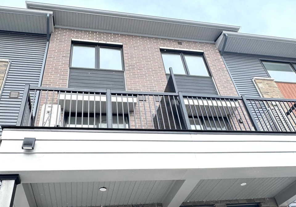 401-glenroy-gilbert-drive-ottawa-ontario-x12608694