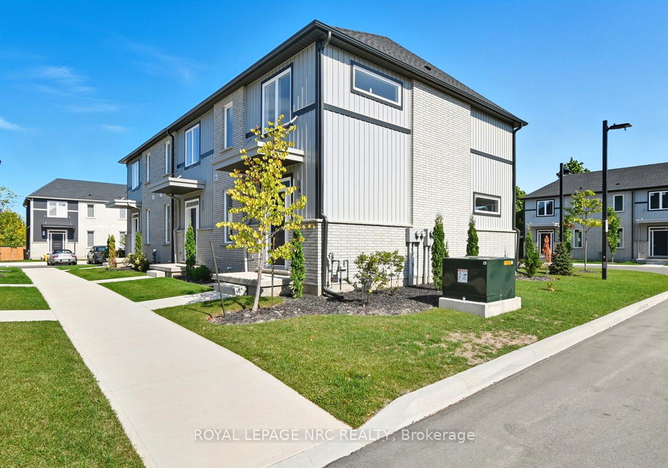 121a-moffatt-street-st-catharines-ontario-x12608882