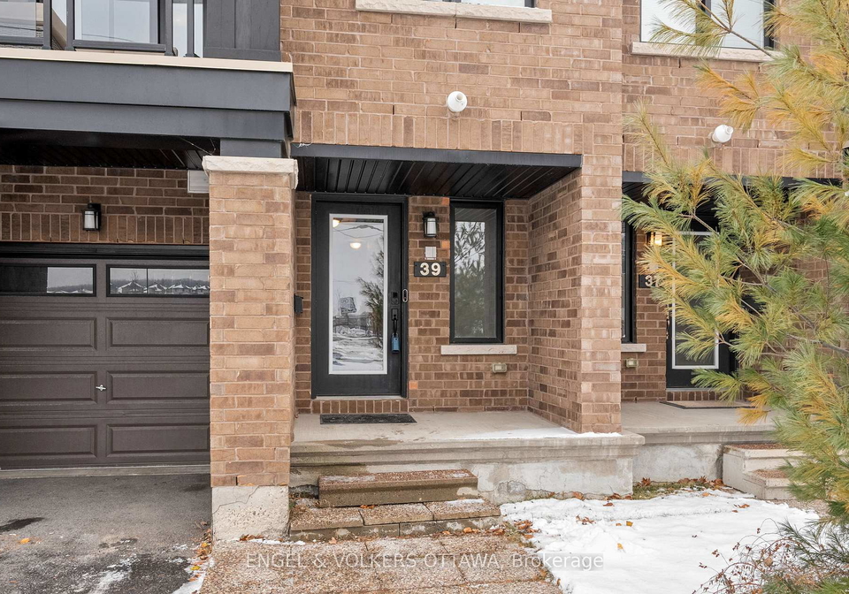 39-stockholm-private-ottawa-ontario-x12609042