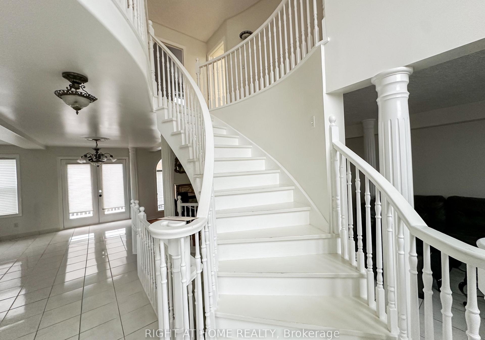 425-kingsdale-avenue-kingston-ontario-x12609974