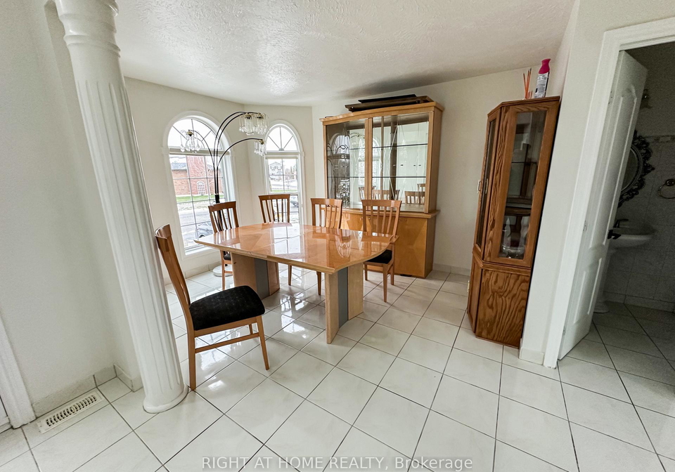 425-kingsdale-avenue-kingston-ontario-x12609974