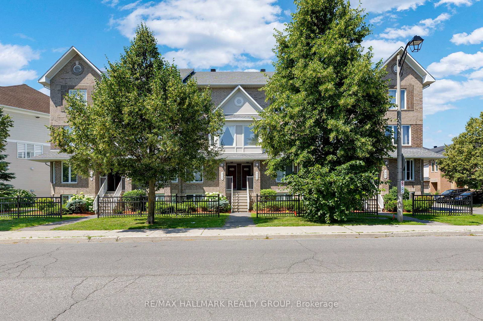 250-cresthaven-drive-ottawa-ontario-x12611660