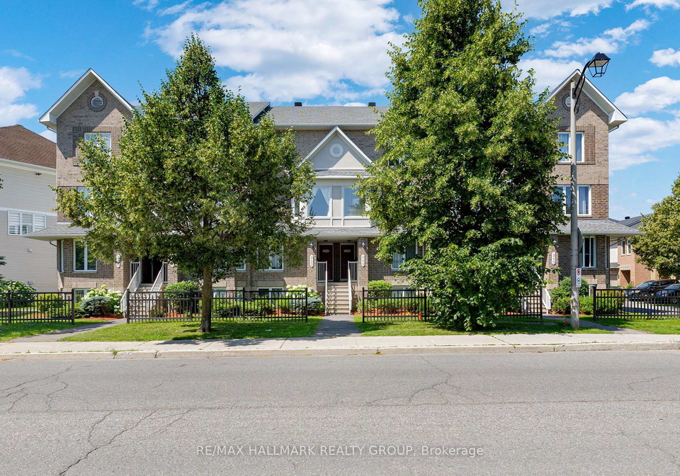 250-cresthaven-drive-ottawa-ontario-x12611660