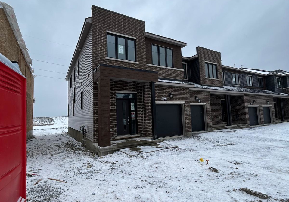 746-fairline-row-kanata-ontario-x12614514