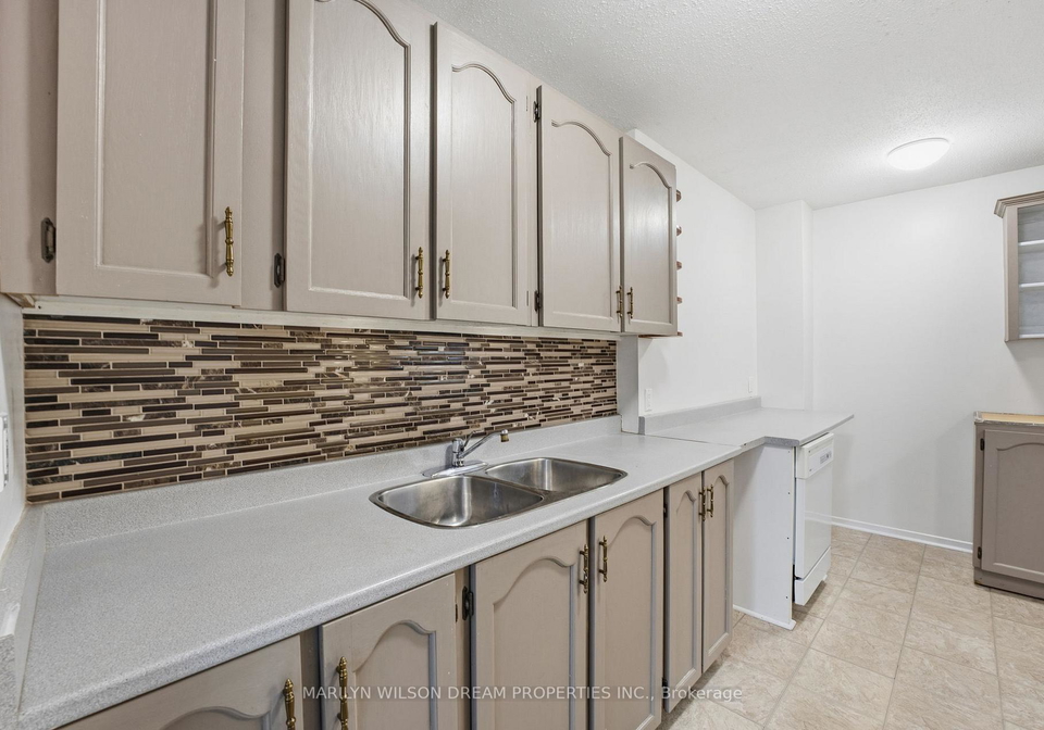 403-miranda-private-overbrook-castleheights-and-area-ottawa-ontario-x12614834