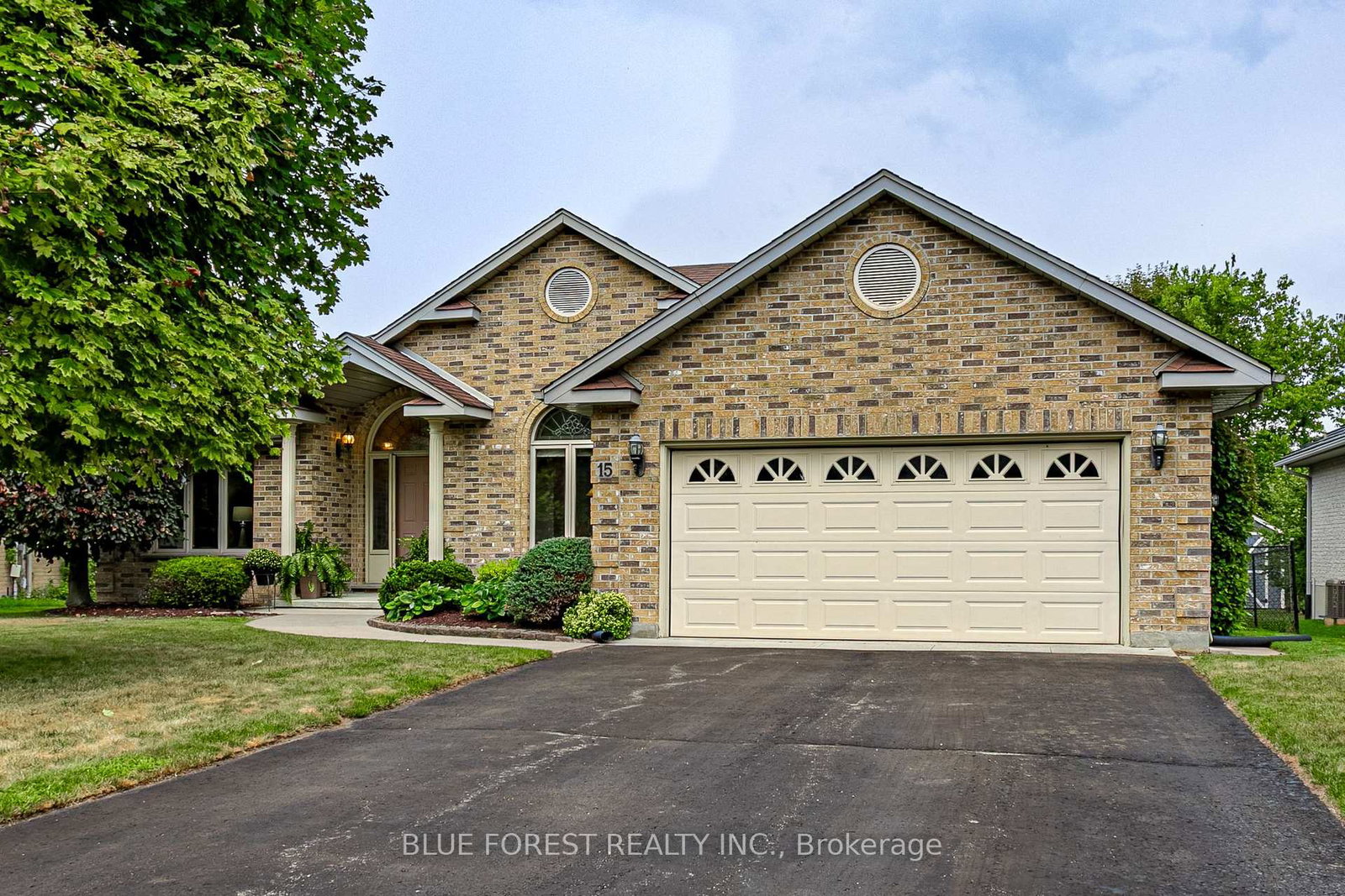 15-calvert-place-thames-centre-ontario-x12615286