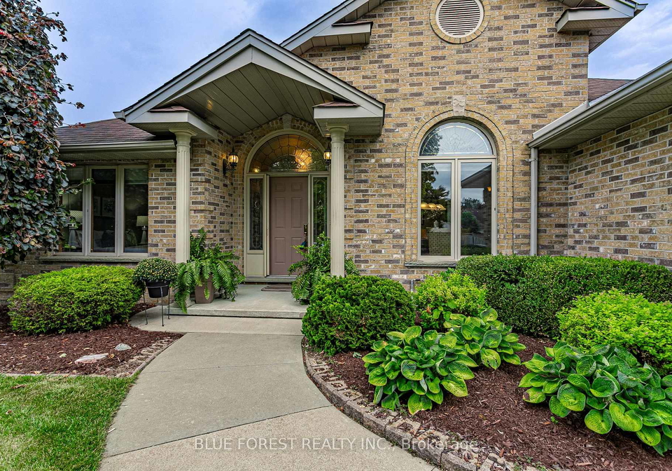 15-calvert-place-thames-centre-ontario-x12615286