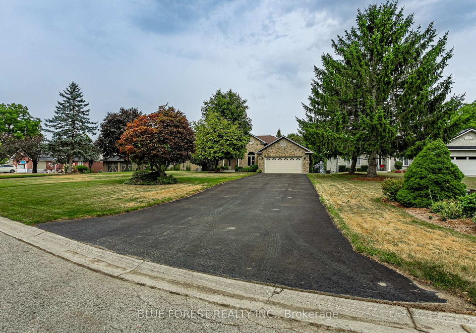 15-calvert-place-thames-centre-ontario-x12615286