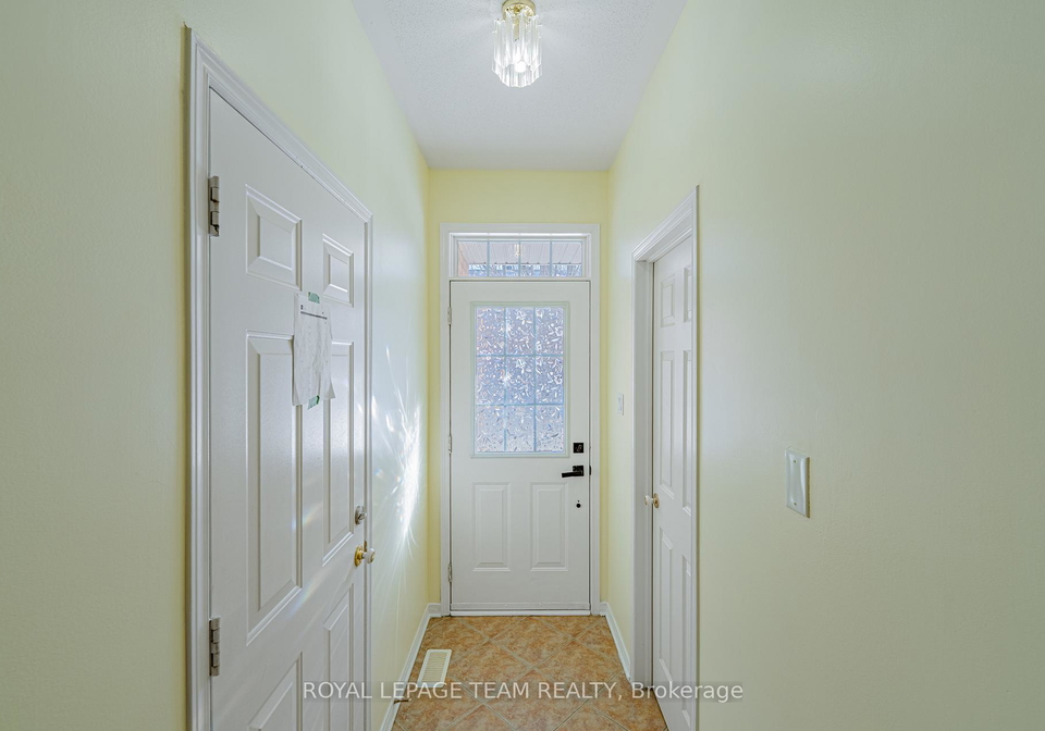 184-deercroft-avenue-ottawa-ontario-x12615854