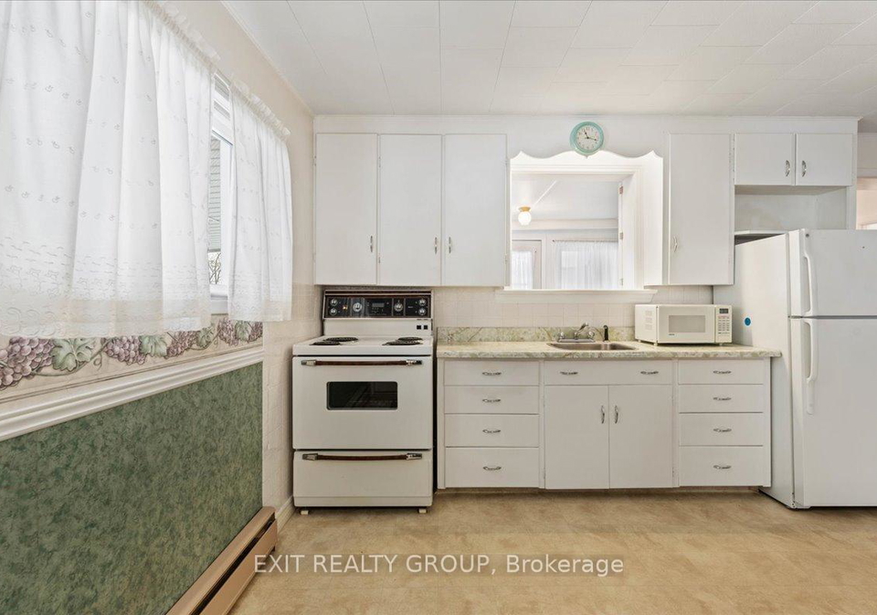 36-valleyview-crescent-belleville-ontario-x12616562