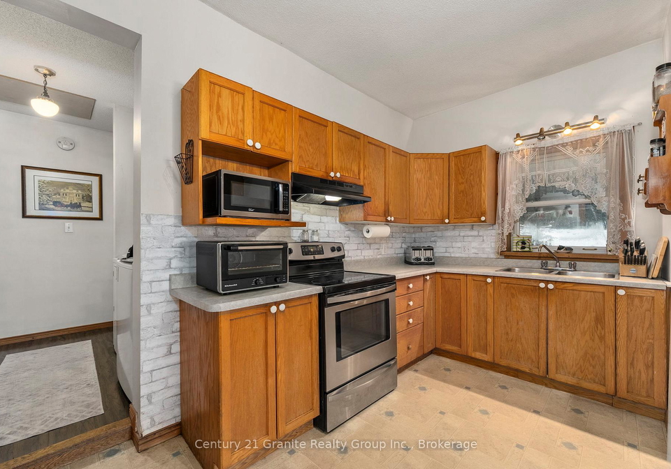 27-sunnyside-street-dysart-et-al-ontario-x12628028