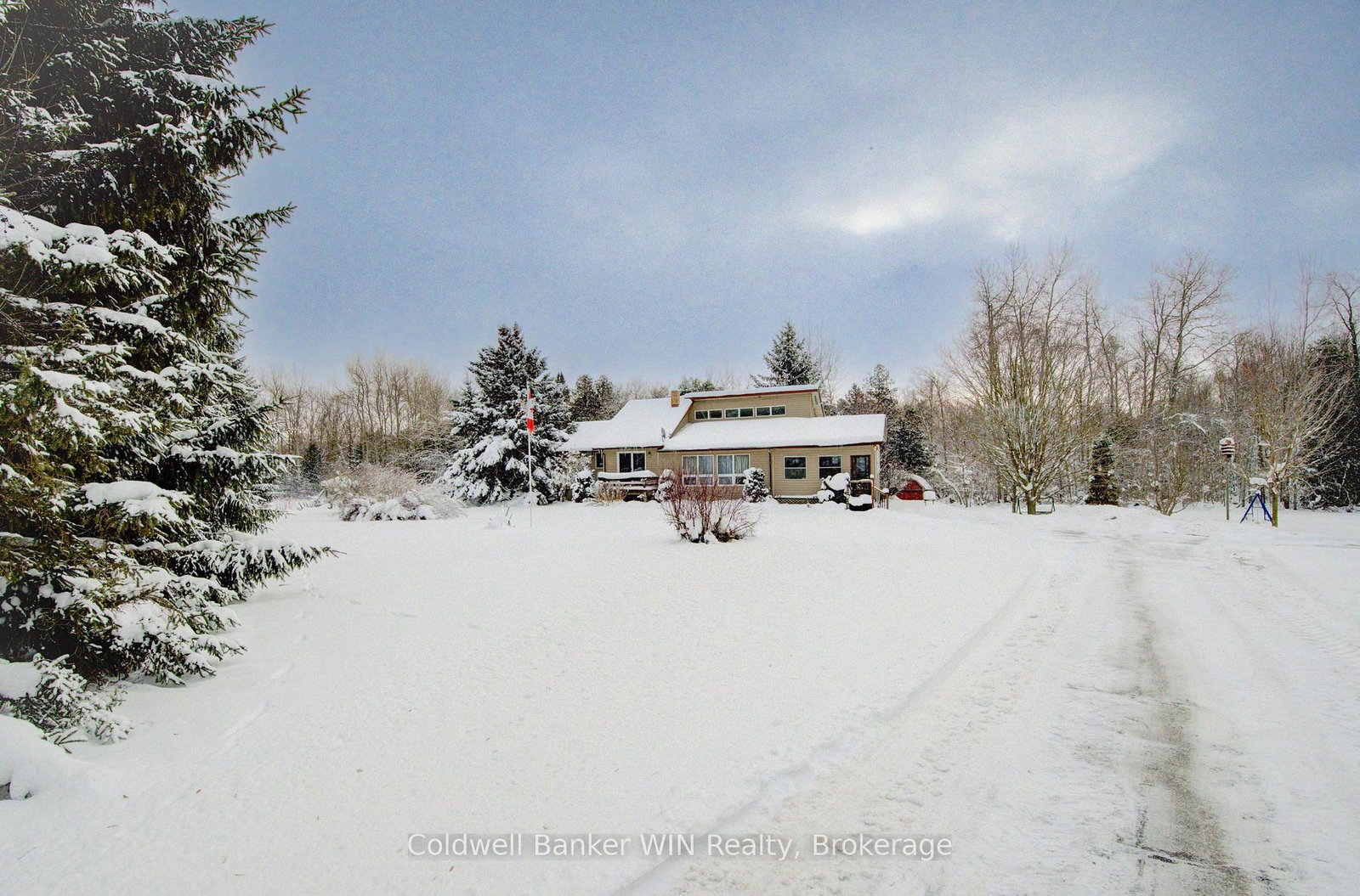 8123-line-12-wellington-north-ontario-x12629328