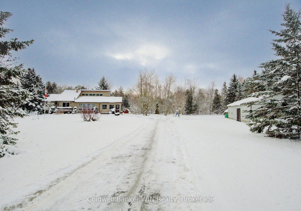 8123-line-12-wellington-north-ontario-x12629328