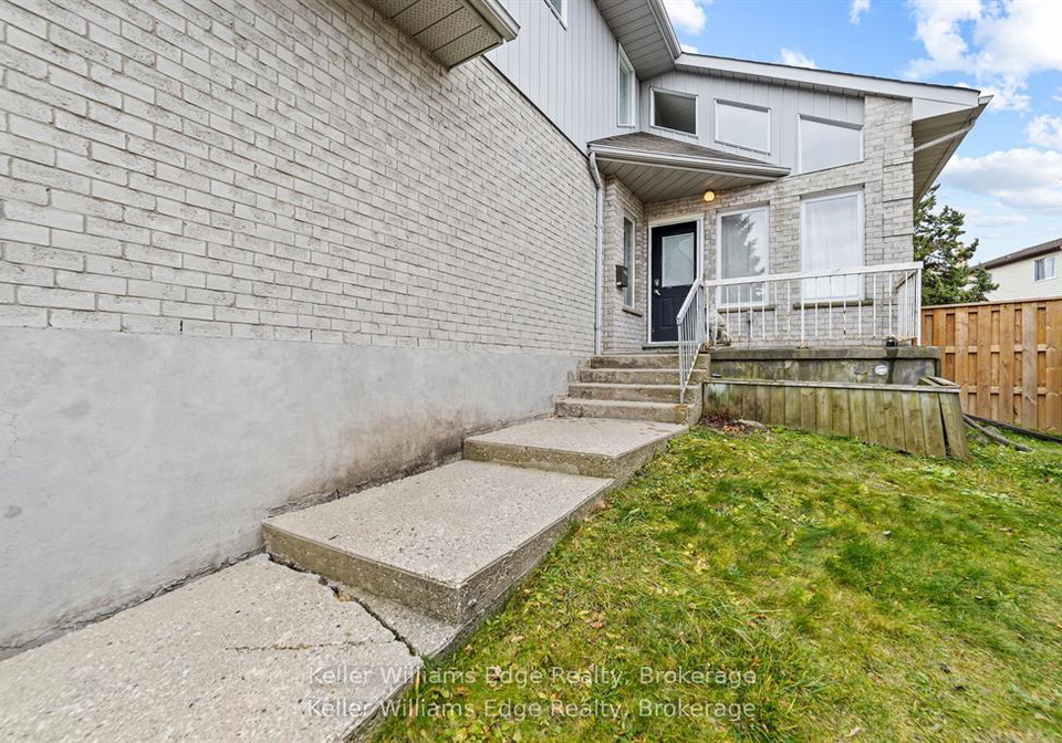 10-zeffer-place-kitchener-ontario-x12629800