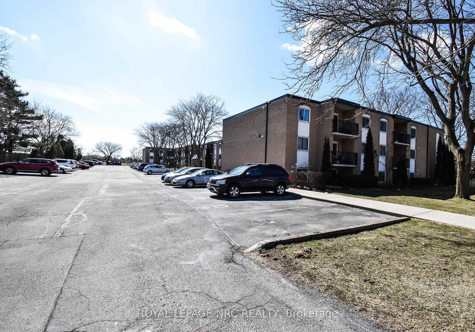 6-westlake-lane-st-catharines-ontario-x12630196