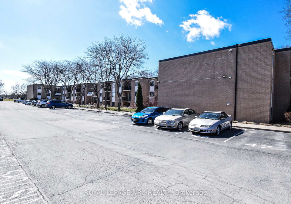 6-westlake-lane-st-catharines-ontario-x12630196