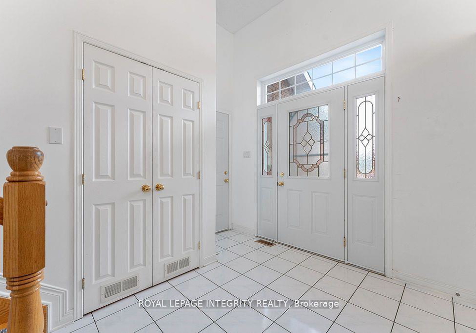 81-lloydalex-crescent-ottawa-ontario-x12631918