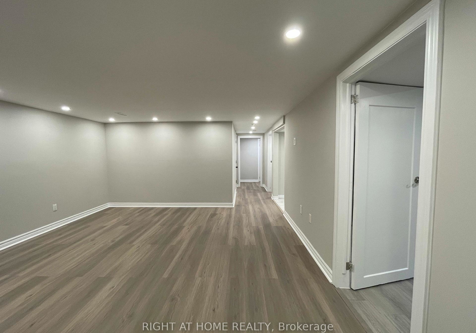 8-regency-street-hamilton-ontario-x12634948