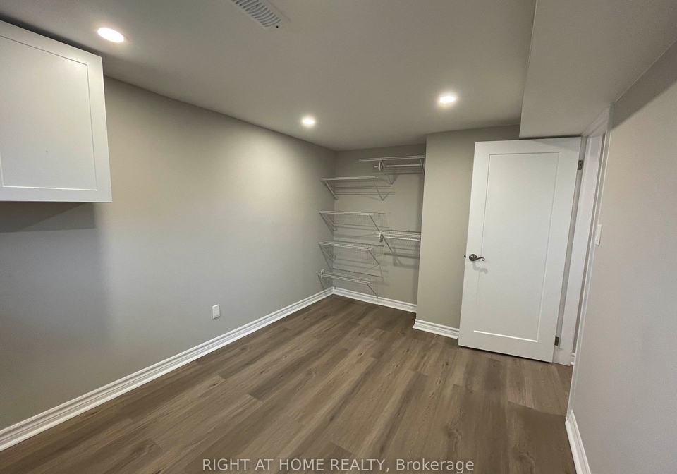 8-regency-street-hamilton-ontario-x12634948